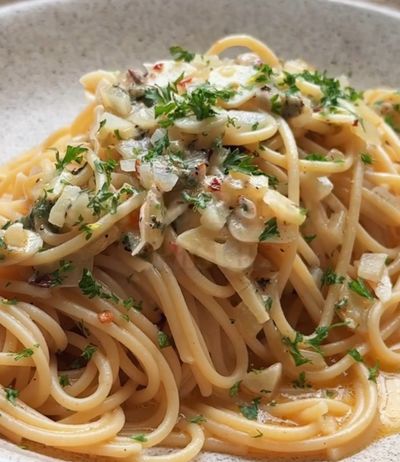 Resep Garlic Butter Pasta Simpel: Rasa Mewah Ala Restoran dari Dapur Rumah