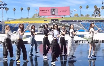 Video Dance Style Hearts2Hearts Bikin Fans Bangga: Lincah Banget!