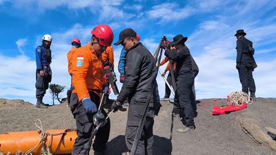Tim SAR Gabungan Hadapi Medan Ekstrem dalam Penyelamatan Pendaki Asal Brasil di Gunung Rinjani