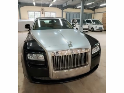 Rolls-Royce Dilelang Laku Rp2,5 Miliar, Hasilnya untuk Renovasi Rumah Warga Miskin di Makassar