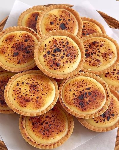 Resep Mini Burn Cheese Tart: Camilan Lumer dengan Kulit Pie Renyah Tanpa Telur