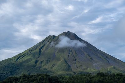 Terperosok di Puncak Gunung Muria, Pendaki Cantik Ditemukan Tewas