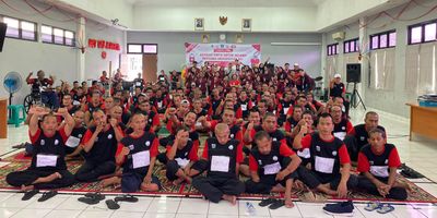 Mahasiswa Ilmu Komunikasi Universitas BSI Gelar Charity Event, Kunjungi Panti Sosial di Jakbar