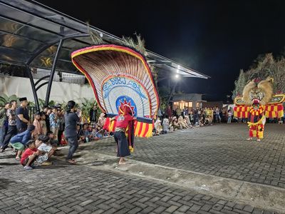 Tutup Bulan Soekarno dengan Reog Ponorogo di Halaman Rumah, Cara Unik Anggota DPRD Jatim Ini Sapa Warga