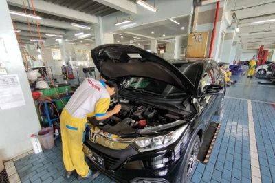 Tambah Freon AC Mobil Tiap Berapa Lama Sih? Cek Interval Waktunya