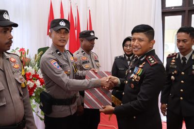 Dedikasi Aipda Safrijal Bangun Jembatan Hubungkan Tiga Dusun di Seram Bagian Barat Diganjar Penghargaan