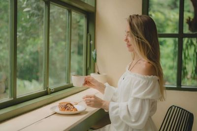 30 Ide Caption Nongkrong di Kafe yang Aesthetic dan Menarik