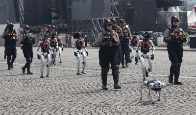 Puncak HUT Ke-79 Bhayangkara, Polri Unjuk Kebolehan Robot K9 Deteksi Bahan Peledak