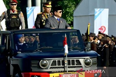 Penampilan Gagah Presiden Prabowo saat Pimpin HUT ke-79 Bhayangkara di Monas