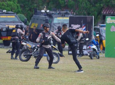 Aksi Tim RAGA Polda Riau Warnai Peringatan HUT Bhayangkara ke-79