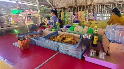 Pak Edi, Warung Makan Andalan Mahasiswa yang Legendaris