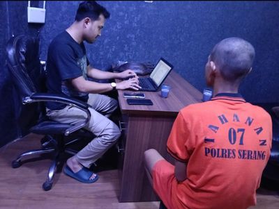Karyawan Perusahaan Katering Nyambi Jualan Pil Koplo Ditangkap Polisi saat Asik Main Judol