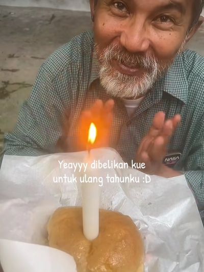Viral! Momen Ayah Kasih Kejutan Ultah Sederhana buat Anak Cewek yang Baru Naik Kelas, Bikin Netizen Terharu