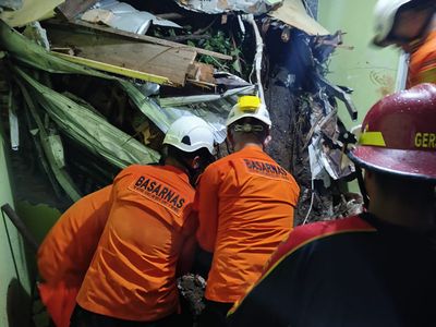 Longsor Timbun Rumah Warga di Ambon, Pria Lansia Tewas