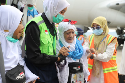 Kloter 6 Aceh Tiba di Bandara SIM, 2 Jemaah Wafat dan 1 Masih Dirawat di Madinah