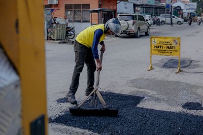 PUPR Pekanbaru Mulai Tambal Sulam Jalan Rusak di 2.000 Titik