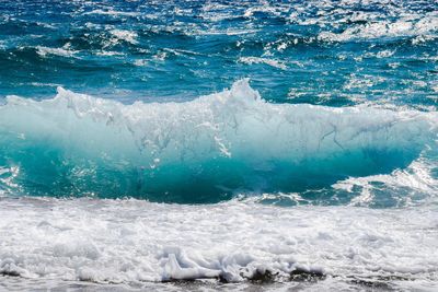 BMKG Ingatkan Potensi Gelombang Tinggi di Perairan Maluku, Capai 2 Meter Lebih
