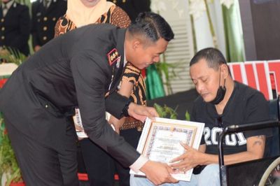 Hari Bhayangkara ke-79: Tiga Jurnalis Terima Penghargaan dari Kapolres Gorontalo