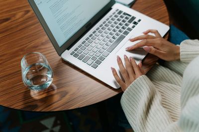 7 Cara Mudah Bikin Laptop Tetap Dingin Saat Dipakai, Hindari Overheat!