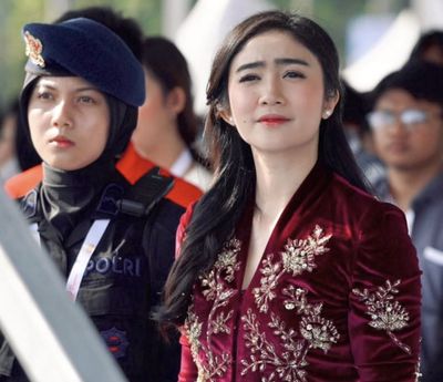 Wajah Cantik Febby Rastanty Hiasi HUT Bhayangkara & Pamer Suami Naik Pangkat