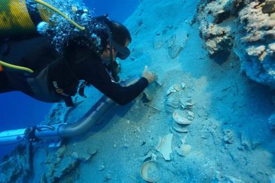 Harta Karun Keramik Kuno dari Masa Hellenistik Ditemukan di Bangkai Kapal di Laut Turki