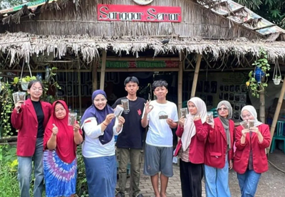 Mahasiswa UMM Edukasi Warga Cara Ubah Limbah Maggot Jadi Pakan Ternak