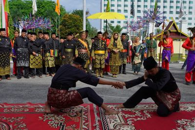 Gubernur Riau Abdul Wahid Terima Gelar Adat Seri Setia Amanah