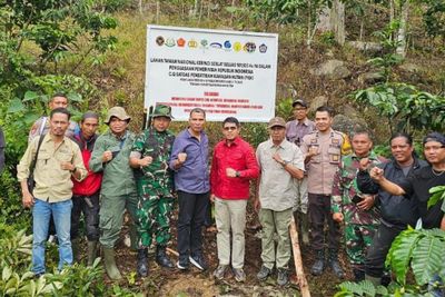 Selamatkan Kawasan TNKS, Tim Satgas PKH Pasang Plang Larangan di Hutan Kerinci