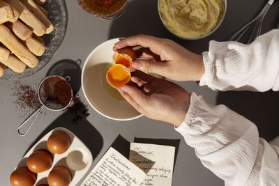 5 Zodiak yang Hobi Bikin Kue dan Doyan Dessert Manis