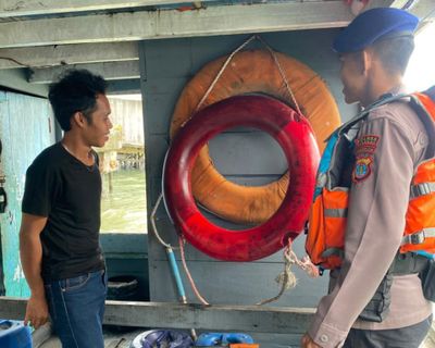 Pastikan Aman, Sat Polairud Polres Tarakan Cek Kelengkapan Kapal