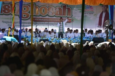 Lautan Manusia Padati Lapangan Gajah Mada Sambut Gema Muharram Bersama UAS