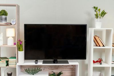 TV Canggih Buat Nonton dan Main Game Makin Seru Usung Teknologi QD Mini LED
