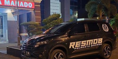 Tampil Heroik, Tim Delta Resmob Polresta Bantu Persalinan Darurat Dalam Mobil!