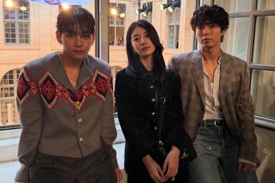 Trio Visual Korea Gemparkan Paris! V BTS, Suzy & Park Bo Gum Tampil Memukau di Celine Show