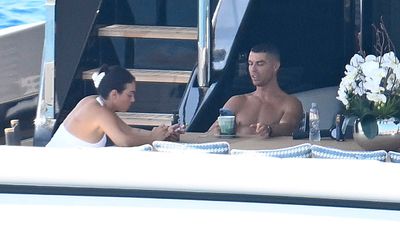 Cristiano Ronaldo Pilih Liburan di Kapal Pesiar Usai Tak Hadiri Pemakaman Diogo Jota