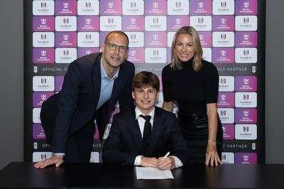 Putra Kiper Legendaris Chelsea Tanda Tangani Kontrak Profesional dengan Fulham