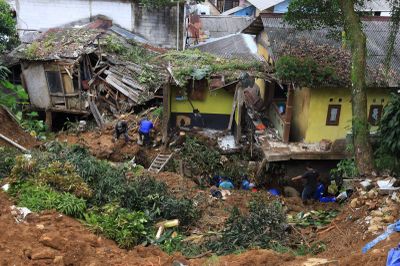 Menteri KLH Tinjau Lokasi Longsor di Puncak, Tegaskan Langkah Hukum atas Bangunan Ilegal