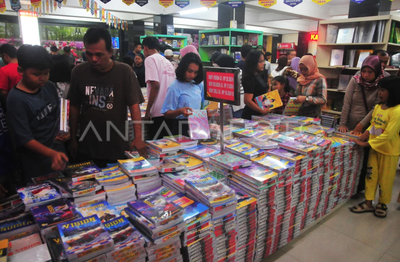 Fenomena Musiman Jelang Tahun Ajaran Baru: Kota Malang Dibanjiri Pemburu Alat Sekolah