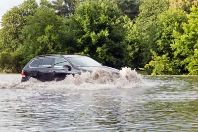 Mobil Matic Mogok Karena Banjir Harus Diapain? Daripada Salah Langkah, Perhatikan 5 Hal Penting Ini!