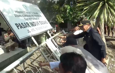Atasi Kemacetan, Pemkot Malang Tertibkan Ratusan Lapak di Kawasan Pasar Gadang