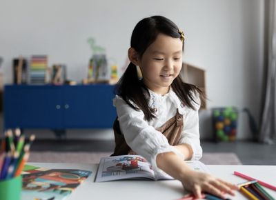 17 Caption Singkat Hari Pertama Masuk TK untuk si Kecil, Bikin Hati Moms Makin Meleleh!