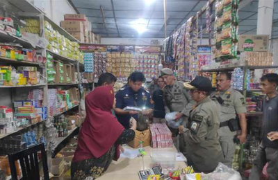 Gelar Operasi, Satpol PP dan Bea Cukai Sita Ratusan Bungkus Rokok Ilegal di Aceh Singkil.
