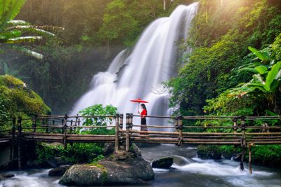 5 Mimpi Berada di Air Terjun Menurut Primbon Jawa, Pertanda Rezeki?