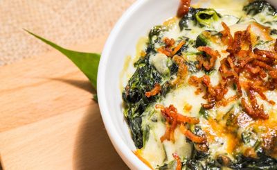 Sensasi Lezat Polenta Bayam dan Keju Biru: Praktis, Hangat, dan Bernutrisi