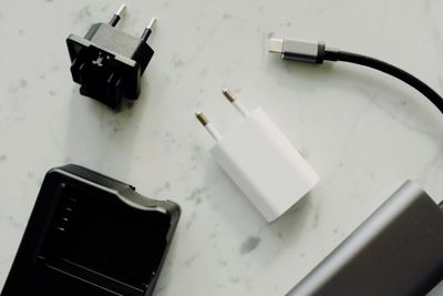 Amankah Charger HP Watt Besar untuk Baterai? Ini Penjelasannya