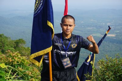 Bangun Semangat Juang, CPNS Lapas Tanjungpandan Kibarkan Pataka Imipas di Puncak Tertinggi Pulau Belitung