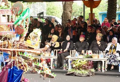 Banyuwangi Ethno Carnival 2025 Dibuka dengan Hening Cipta untuk Korban KMP Tunu Pratama Jaya