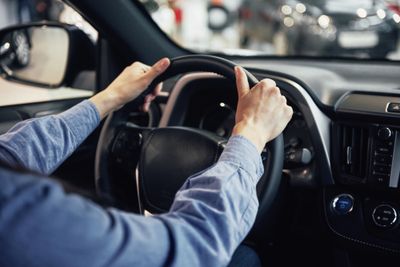 4 Cara Efektif Mengatasi Setir Mobil Terkunci Tanpa Harus ke Bengkel