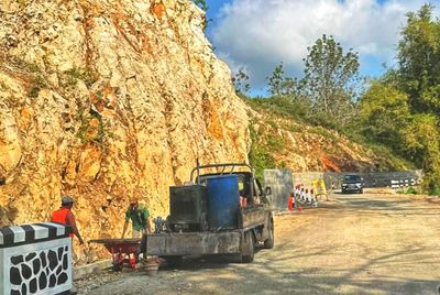 Jalan Kelok Sembilan di Donomulyo Kembali Bisa Dilalui Mobil