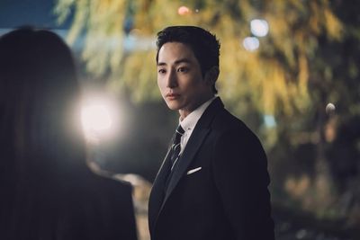 Lee Soo Hyuk Resmi Gabung ke SARAM Entertainment, Satu Agensi dengan Park Gyu Young!